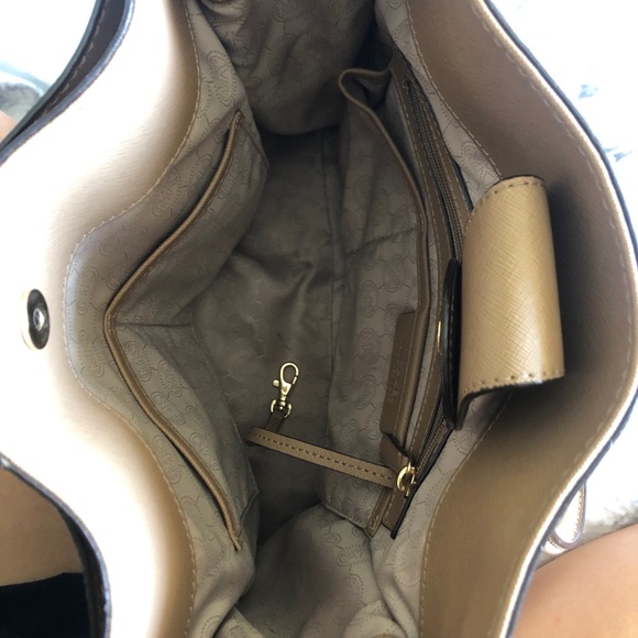 Michal Kors Purse - Picture 3 of 4